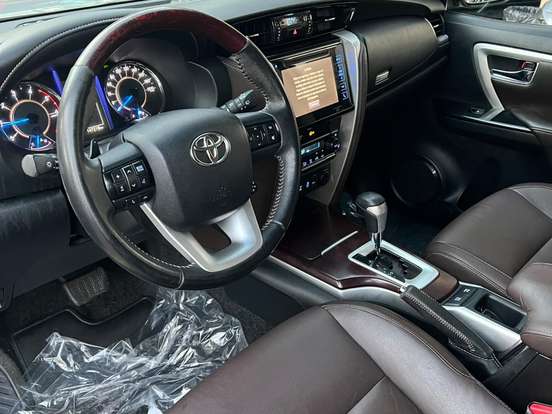 TOYOTA-HILUX SW4-2.8 SRX 4X4 7 LUGARES 16V TURBO INTERCOOLER DIESEL 4P AUTOMÁTICO TOYOTA-HILUX SW4-2016