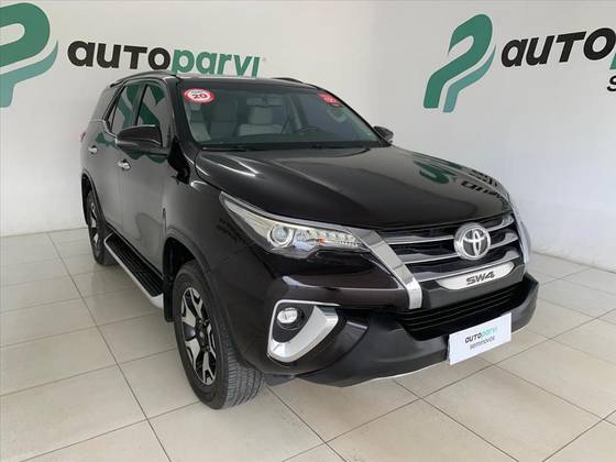TOYOTA HILUX SW4 2.8 SRX DIAMOND 4X4 7 LUGARES 16V TURBO INTERCOOLER DIESEL 4P AUTOMÁTICO