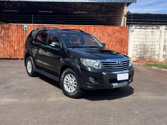 TOYOTA-HILUX SW4-3.0 SRV 4X4 16V TURBO INTERCOOLER DIESEL 4P AUTOMÁTICO TOYOTA-HILUX SW4-2013