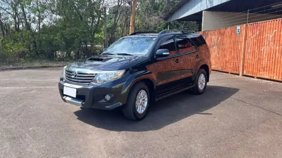 TOYOTA-HILUX SW4-2013