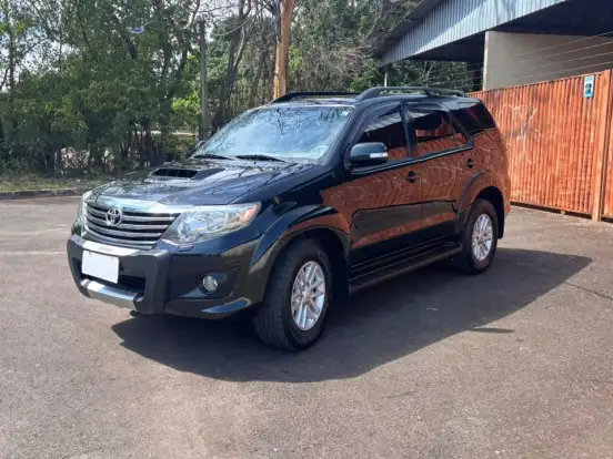 TOYOTA-HILUX SW4-3.0 SRV 4X4 16V TURBO INTERCOOLER DIESEL 4P AUTOMÁTICO TOYOTA-HILUX SW4-2013