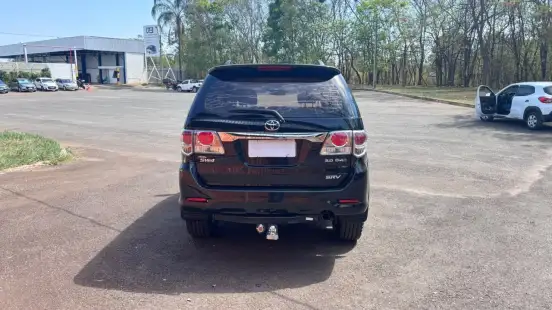 TOYOTA-HILUX SW4-2013