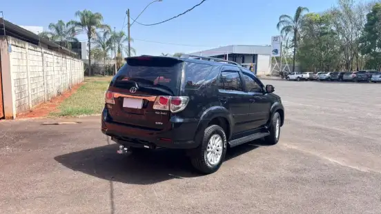 TOYOTA-HILUX SW4-2013