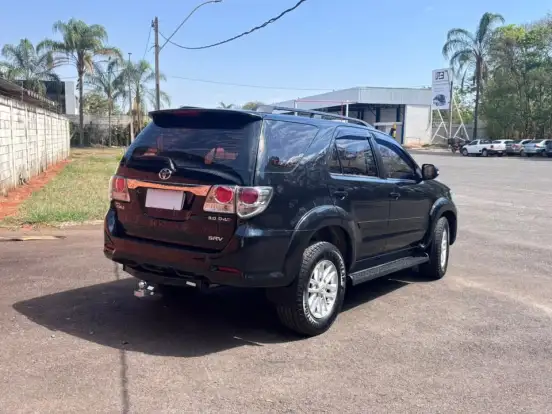 TOYOTA-HILUX SW4-3.0 SRV 4X4 16V TURBO INTERCOOLER DIESEL 4P AUTOMÁTICO TOYOTA-HILUX SW4-2013