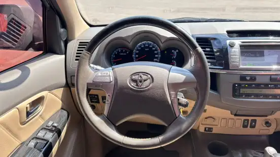 TOYOTA-HILUX SW4-2013