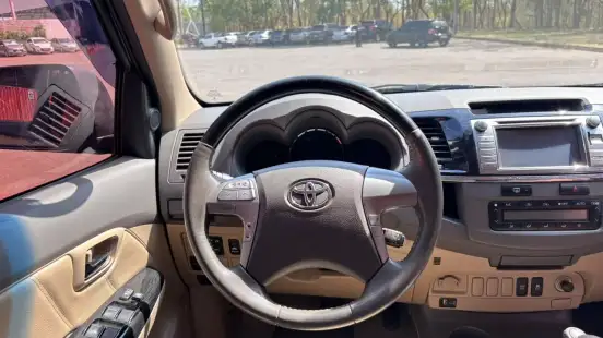 TOYOTA-HILUX SW4-2013