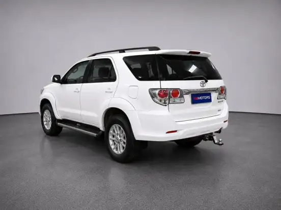 TOYOTA-HILUX SW4-2015