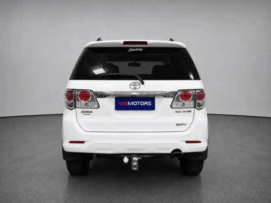TOYOTA-HILUX SW4-2015