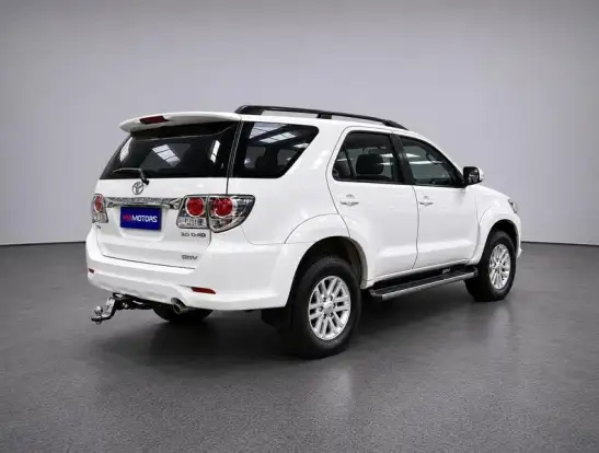 TOYOTA-HILUX SW4-2015