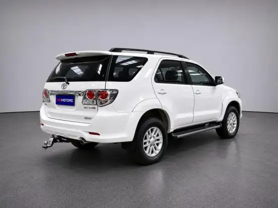 TOYOTA-HILUX SW4-3.0 SRV 4X4 7 LUGARES 16V TURBO INTERCOOLER DIESEL 4P AUTOMÁTICO TOYOTA-HILUX SW4-2015