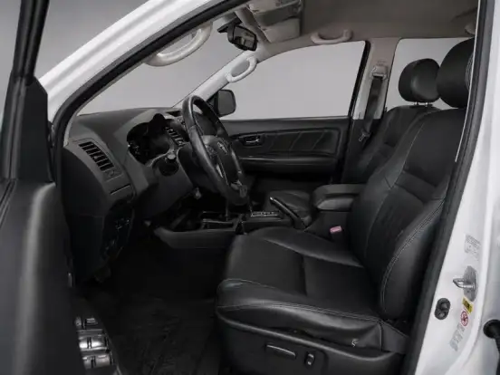 TOYOTA-HILUX SW4-2015