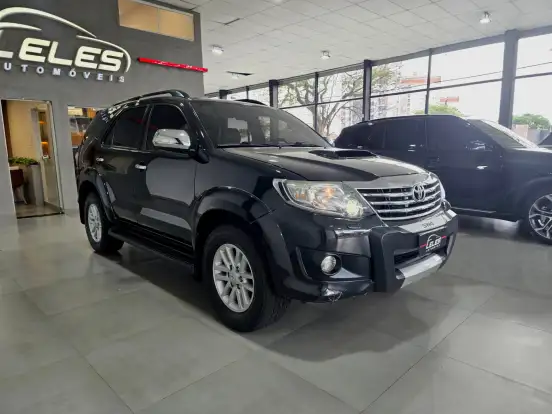 TOYOTA-HILUX SW4-3.0 SRV 4X4 7 LUGARES 16V TURBO INTERCOOLER DIESEL 4P AUTOMÁTICO TOYOTA-HILUX SW4-2014