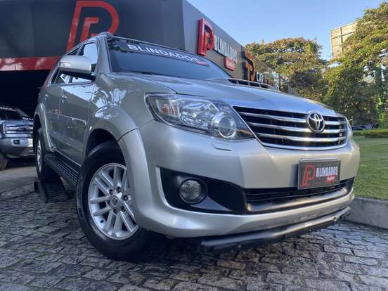 TOYOTA-HILUX SW4-3.0 SR 4X4 16V TURBO INTERCOOLER DIESEL 4P AUTOMÁTICO TOYOTA-HILUX SW4-2013