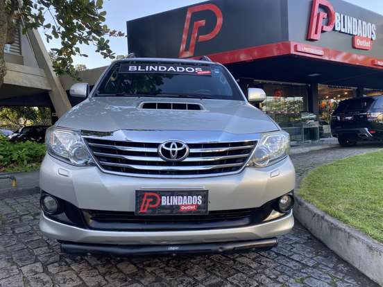 TOYOTA-HILUX SW4-2013