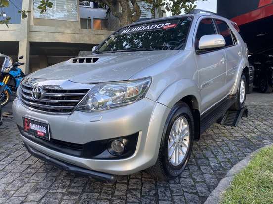 TOYOTA-HILUX SW4-2013