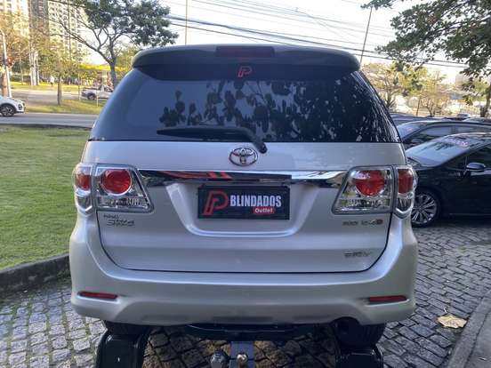 TOYOTA-HILUX SW4-3.0 SR 4X4 16V TURBO INTERCOOLER DIESEL 4P AUTOMÁTICO TOYOTA-HILUX SW4-2013