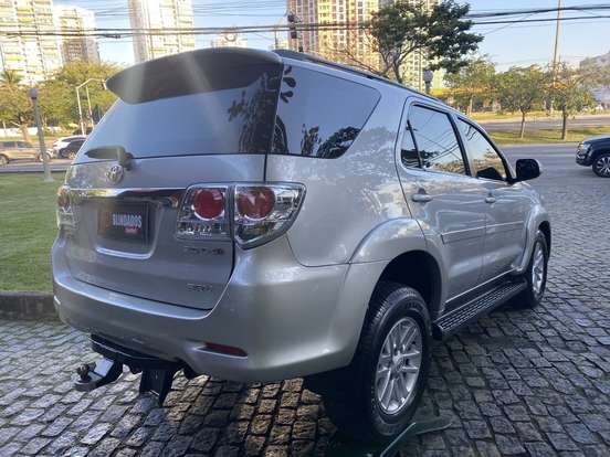 TOYOTA-HILUX SW4-2013