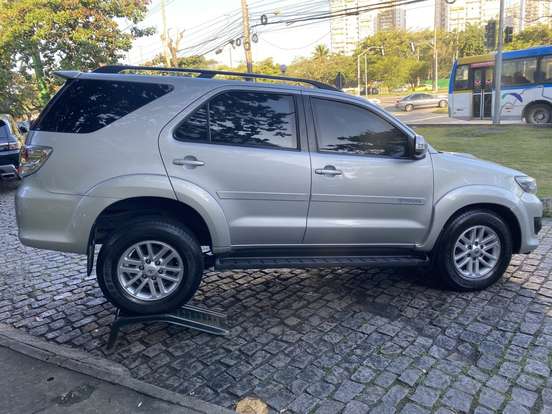 TOYOTA-HILUX SW4-2013