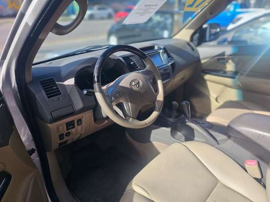 TOYOTA-HILUX SW4-2012