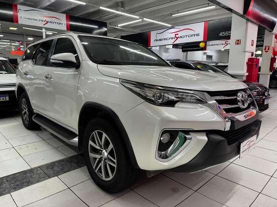 TOYOTA-HILUX SW4-4.0 SRX 4X4 7 LUGARES V6 24V GASOLINA 4P AUTOMÁTICO TOYOTA-HILUX SW4-2016