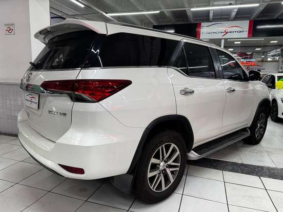 TOYOTA-HILUX SW4-4.0 SRX 4X4 7 LUGARES V6 24V GASOLINA 4P AUTOMÁTICO TOYOTA-HILUX SW4-2016