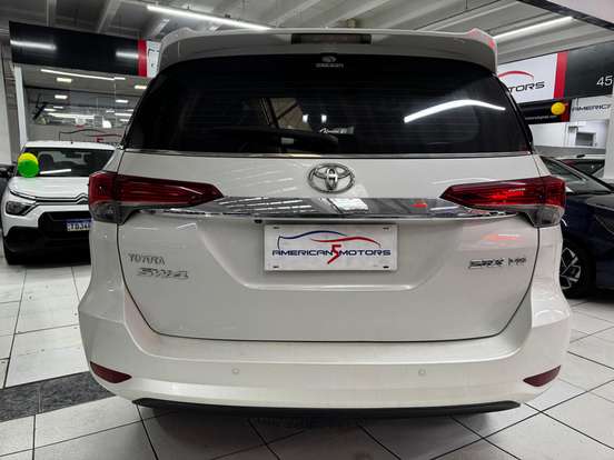 TOYOTA-HILUX SW4-4.0 SRX 4X4 7 LUGARES V6 24V GASOLINA 4P AUTOMÁTICO TOYOTA-HILUX SW4-2016