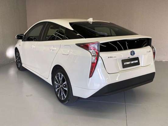 TOYOTA-PRIUS-2017