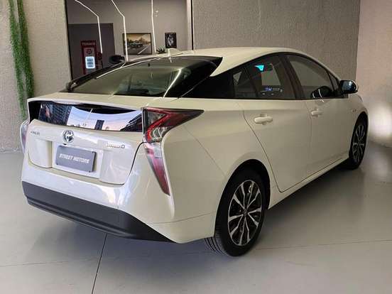TOYOTA-PRIUS-2017