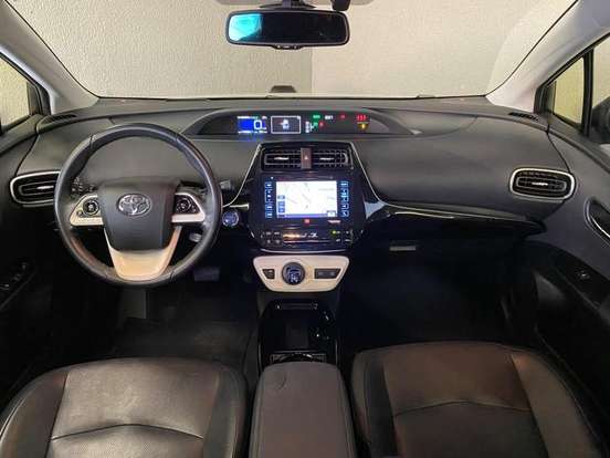 TOYOTA-PRIUS-2017