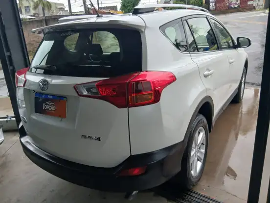 TOYOTA-RAV4-2.0 4X2 16V GASOLINA 4P AUTOMÁTICO TOYOTA-RAV4-2013
