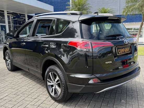 TOYOTA-RAV4-2017