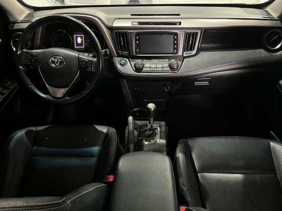 TOYOTA-RAV4-2018