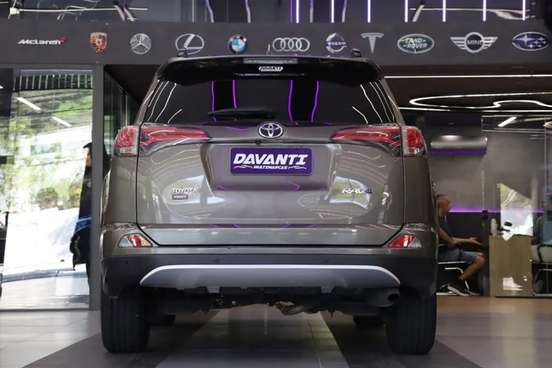 TOYOTA-RAV4-2018