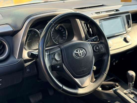 TOYOTA-RAV4-2018