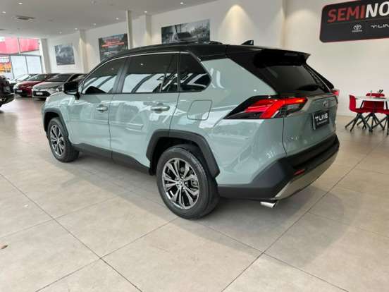 TOYOTA-RAV4-2024
