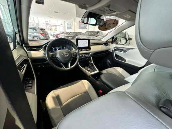 TOYOTA-RAV4-2024
