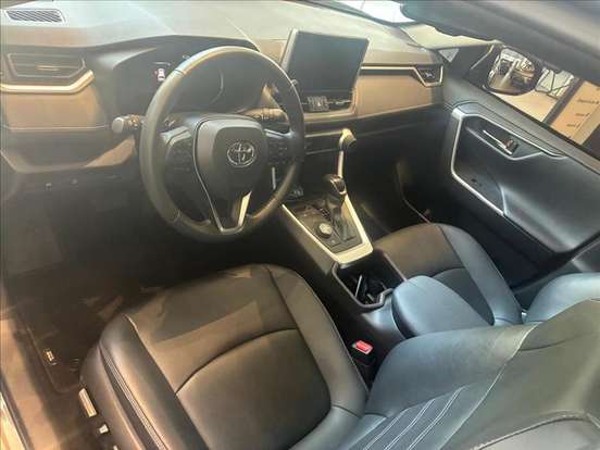 TOYOTA-RAV4-2024