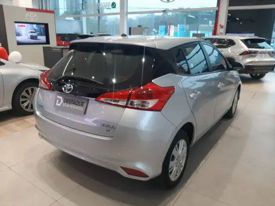 TOYOTA-YARIS-2018