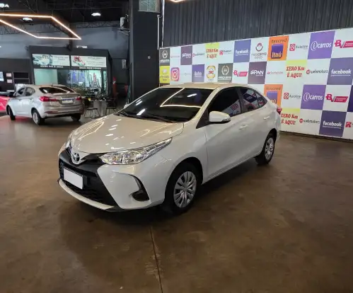 TOYOTA-YARIS-2022