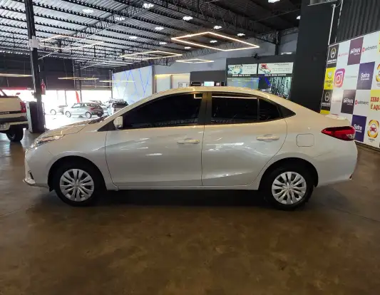 TOYOTA-YARIS-2022