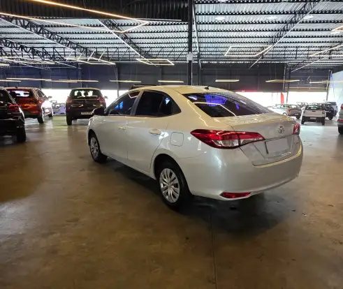 TOYOTA-YARIS-2022