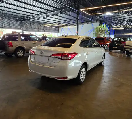 TOYOTA-YARIS-2022