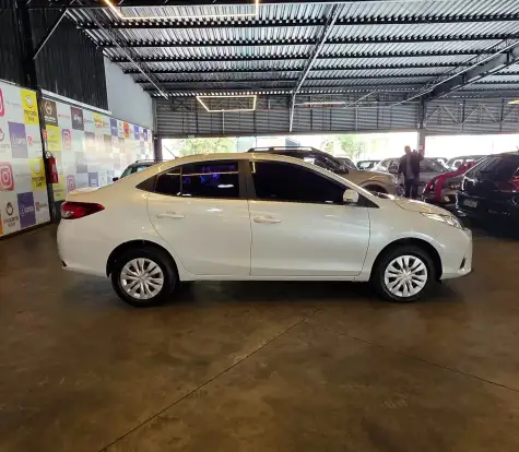 TOYOTA-YARIS-2022