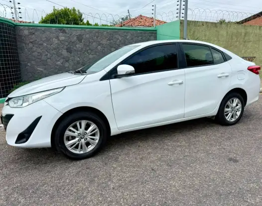 TOYOTA-YARIS-2018