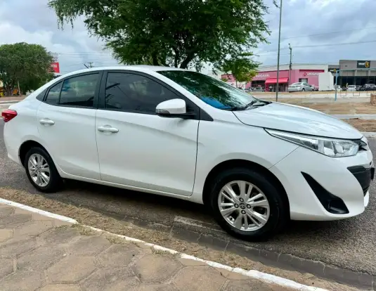 TOYOTA-YARIS-2018