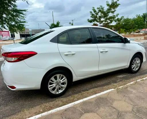 TOYOTA-YARIS-2018