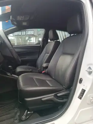 TOYOTA-YARIS-2023