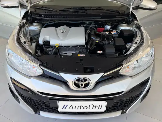 TOYOTA-YARIS-2021