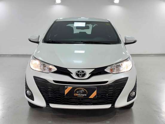 TOYOTA-YARIS-2019