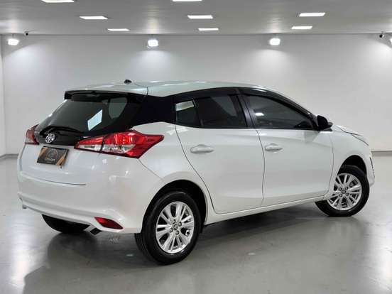 TOYOTA-YARIS-2019